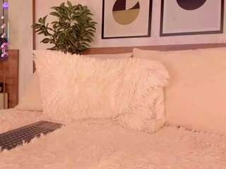 lunaruso's CamSoda show and profile