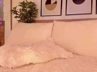 Live webcam model lunaruso on Soda Cams