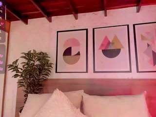 Live webcam model lunaruso on Soda Cams