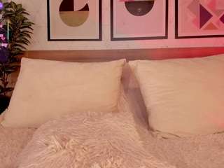 Live webcam model lunaruso on Soda Cams