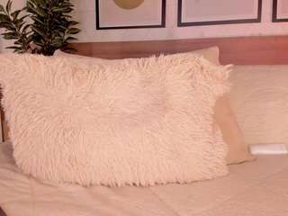 Live webcam model lunaruso on Soda Cams