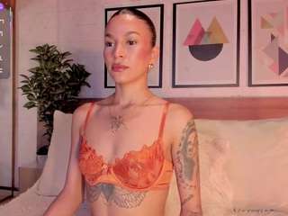 Live webcam model lunaruso on Soda Cams