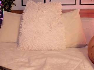 lunaruso's CamSoda show and profile