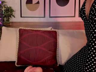 lunaruso's CamSoda show and profile