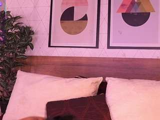 Live webcam model lunaruso on Soda Cams