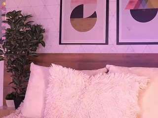 lunaruso Live Webcam on CamSoda