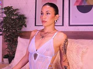 lunaruso Live Webcam on CamSoda