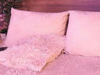 Live webcam model lunaruso on Soda Cams