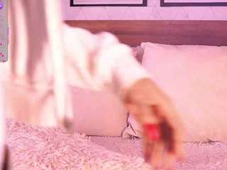 Live webcam model lunaruso on Soda Cams