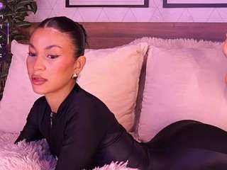 Live webcam model lunaruso on Soda Cams