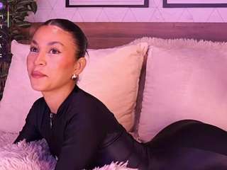 Live webcam model lunaruso on Soda Cams