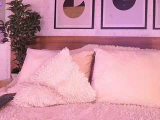 Live webcam model lunaruso on Soda Cams