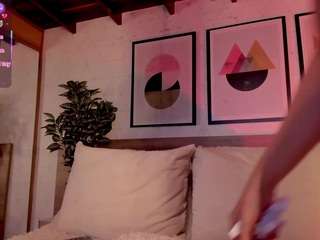 Live webcam model lunaruso on Soda Cams