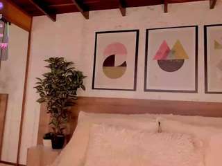 lunaruso's CamSoda show and profile