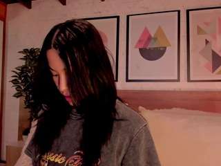 lunaruso's CamSoda show and profile