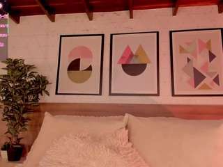 lunaruso's CamSoda show and profile