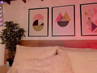 lunaruso's CamSoda show and profile