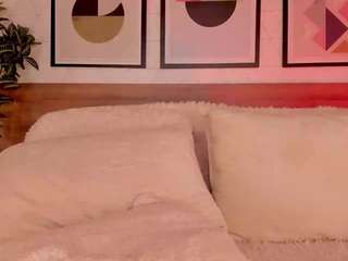 lunaruso's CamSoda show and profile