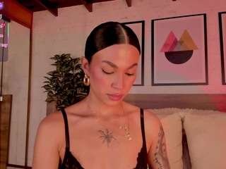 Live webcam model lunaruso on Soda Cams