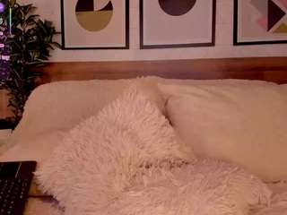 lunaruso's CamSoda show and profile