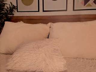 lunaruso's CamSoda show and profile