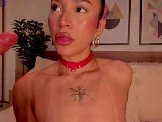 lunaruso Live Webcam on CamSoda