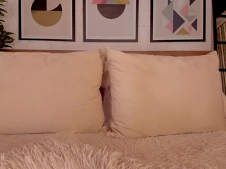 Lunaruso's cam show statistics and live stream