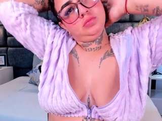 barbiee-sexxy's CamSoda show and profile