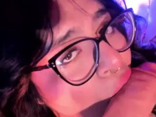 chloe-bonnet's Live Sex Cam Show