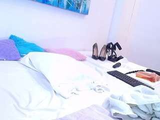 lily-hotmature live cam profile