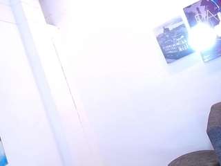 lily-hotmature live cam profile