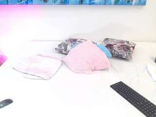 lily-hotmature webcam model