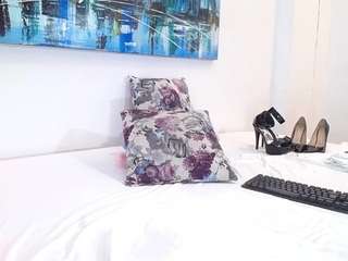 lily-hotmature webcam