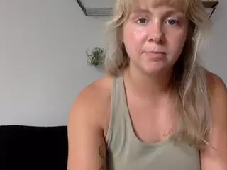 blondebarbie8251's live chat room