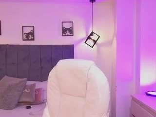 iam-sofiia Live Webcam on CamSoda