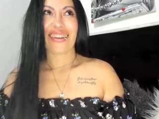 tania-mature Live Webcam on CamSoda