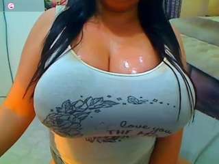 Discover hillarysofia from CamSoda