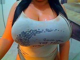 hillarysofia Live Webcam on CamSoda
