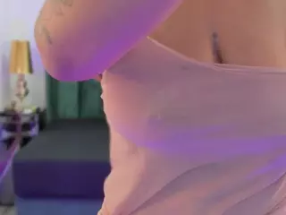 Isabella Santamaria's Live Sex Cam Show