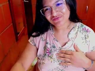laurahills Live Webcam on CamSoda