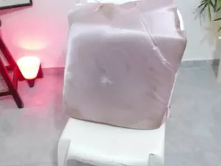 Miacoluxy's Live Sex Cam Show