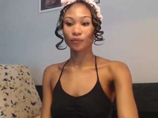 Live webcam model asianbaddie on Soda Cams