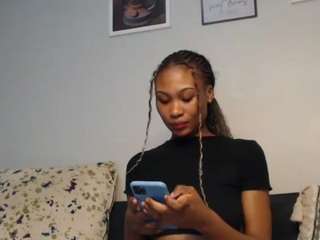 Live webcam model asianbaddie on Soda Cams