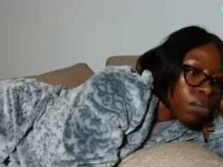 yourmadamindigo from CamSoda is Freechat