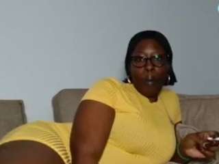 yourmadamindigo's CamSoda show and profile