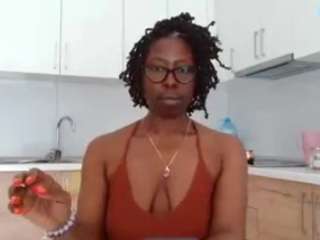 yourmadamindigo live cam profile