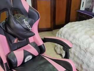 harleyqueen18's live room