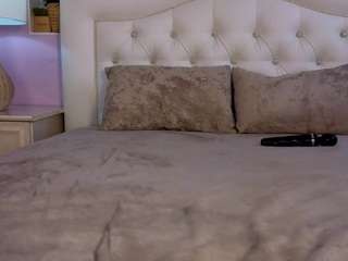 Live webcam model mileyrius on Soda Cams