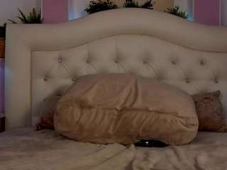 Live webcam model mileyrius on Soda Cams