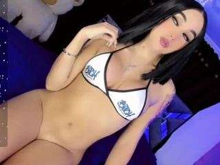 Discover thequeenshot from CamSoda
